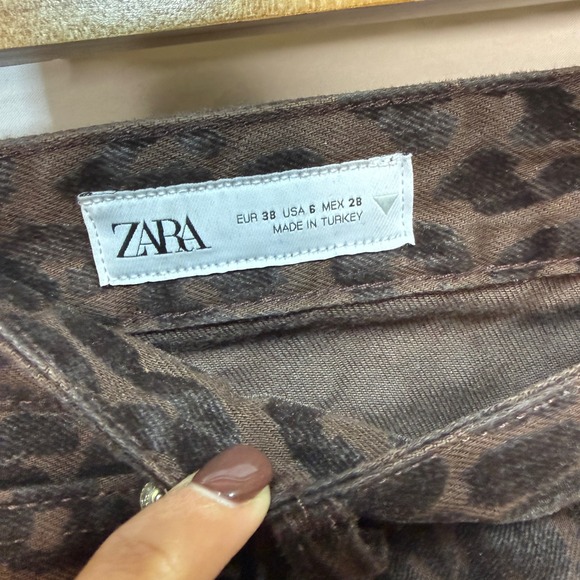 Zara Mid-RiseStraight Crop Leg Flocked Jeans Brown Animal Print Womens Size 6 - Picture 5 of 6